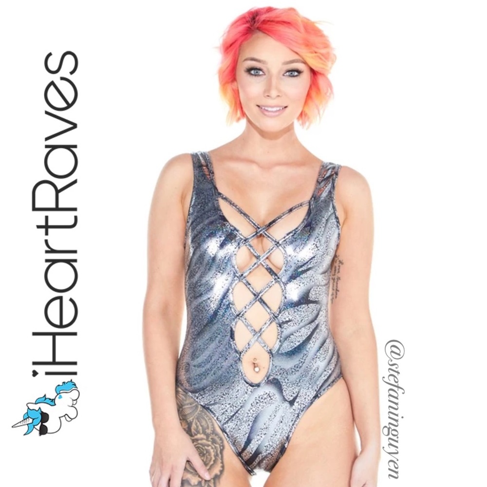 ⬇️ Metallic Silver Mercury Criss Cross Bodysuit